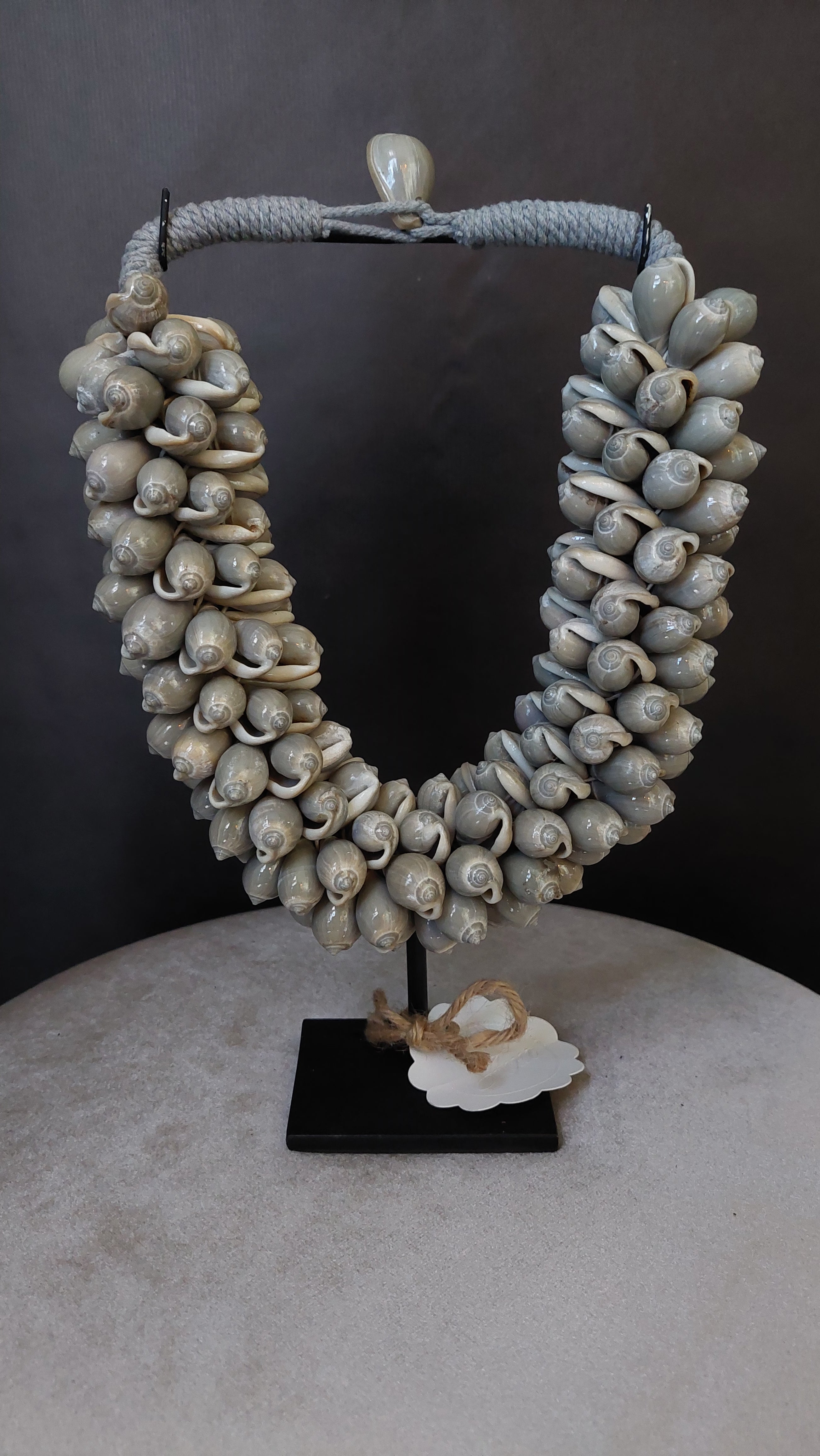 Schelpenornament grijs