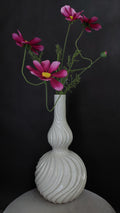 Leuke wit/beige vaas met ribbel