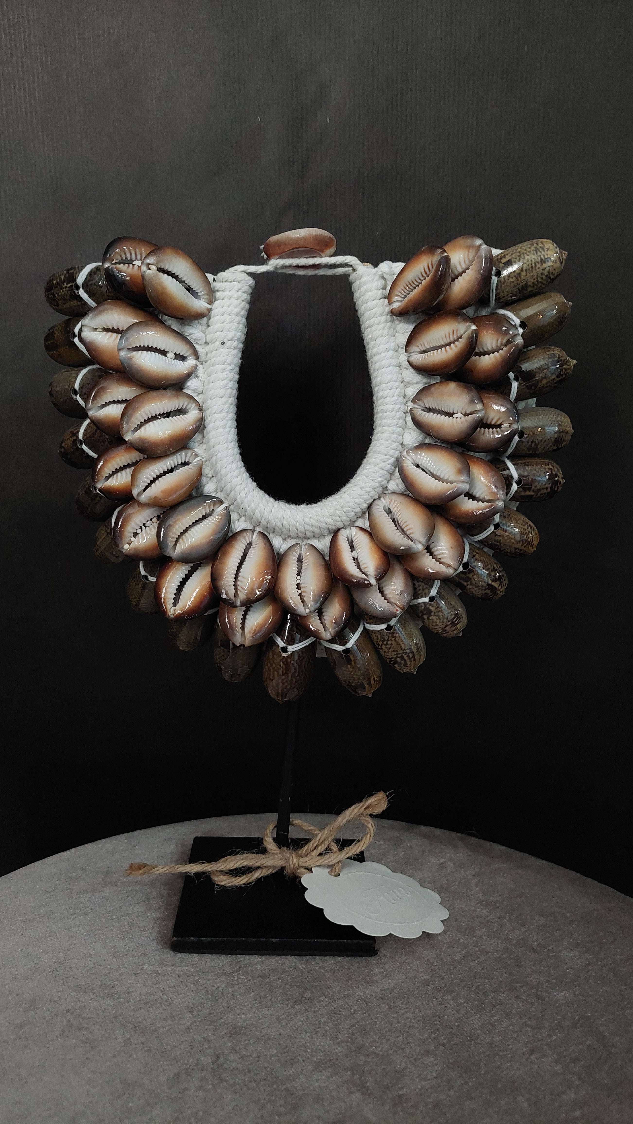 Half schelpenornament bruin/beige
