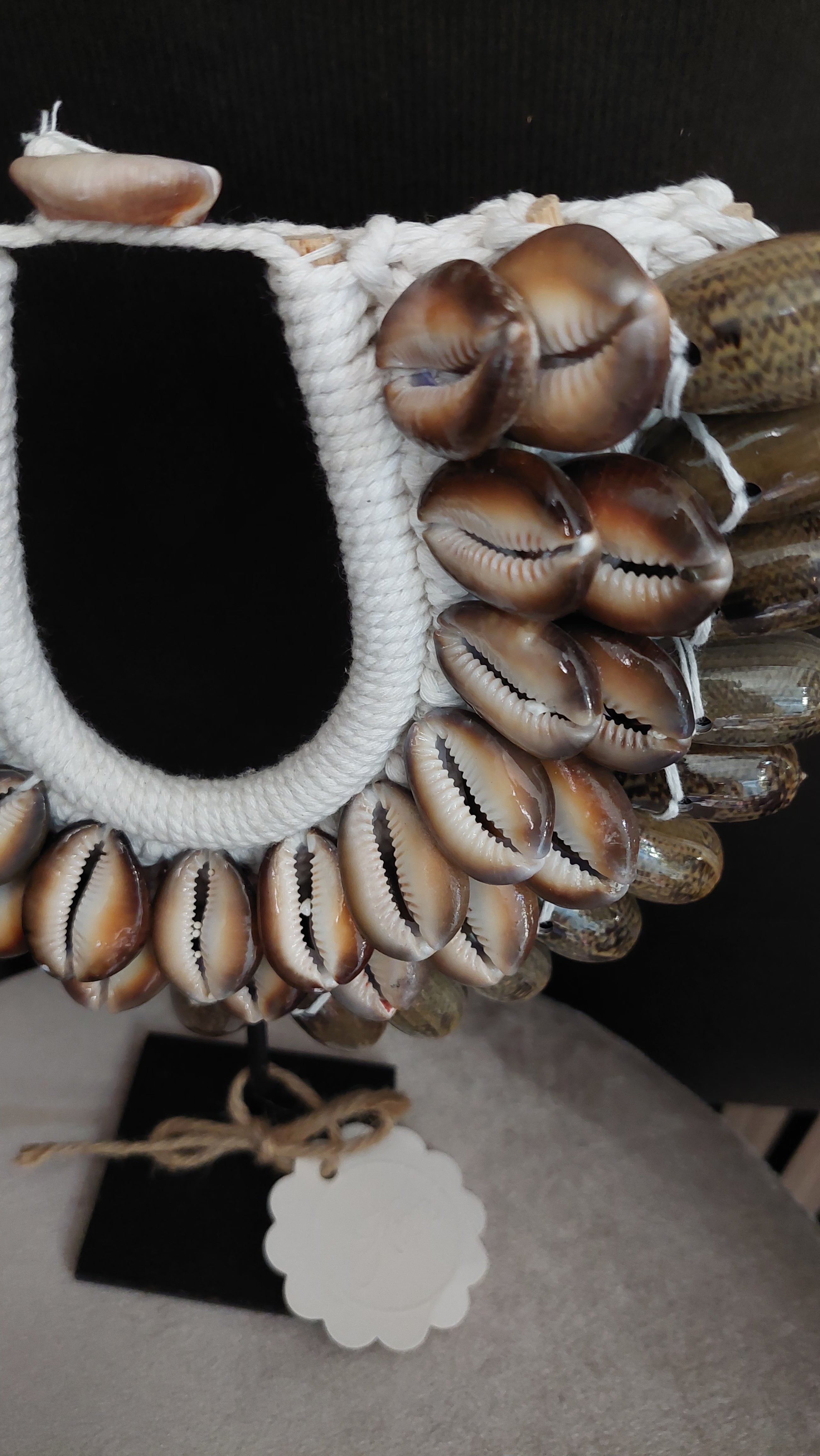 Half schelpenornament bruin/beige