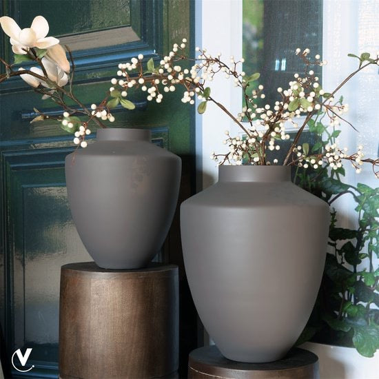 Vaas Tugela M | Medium | Matte Earth - Donker Taupe | Ø28 x H36 cm