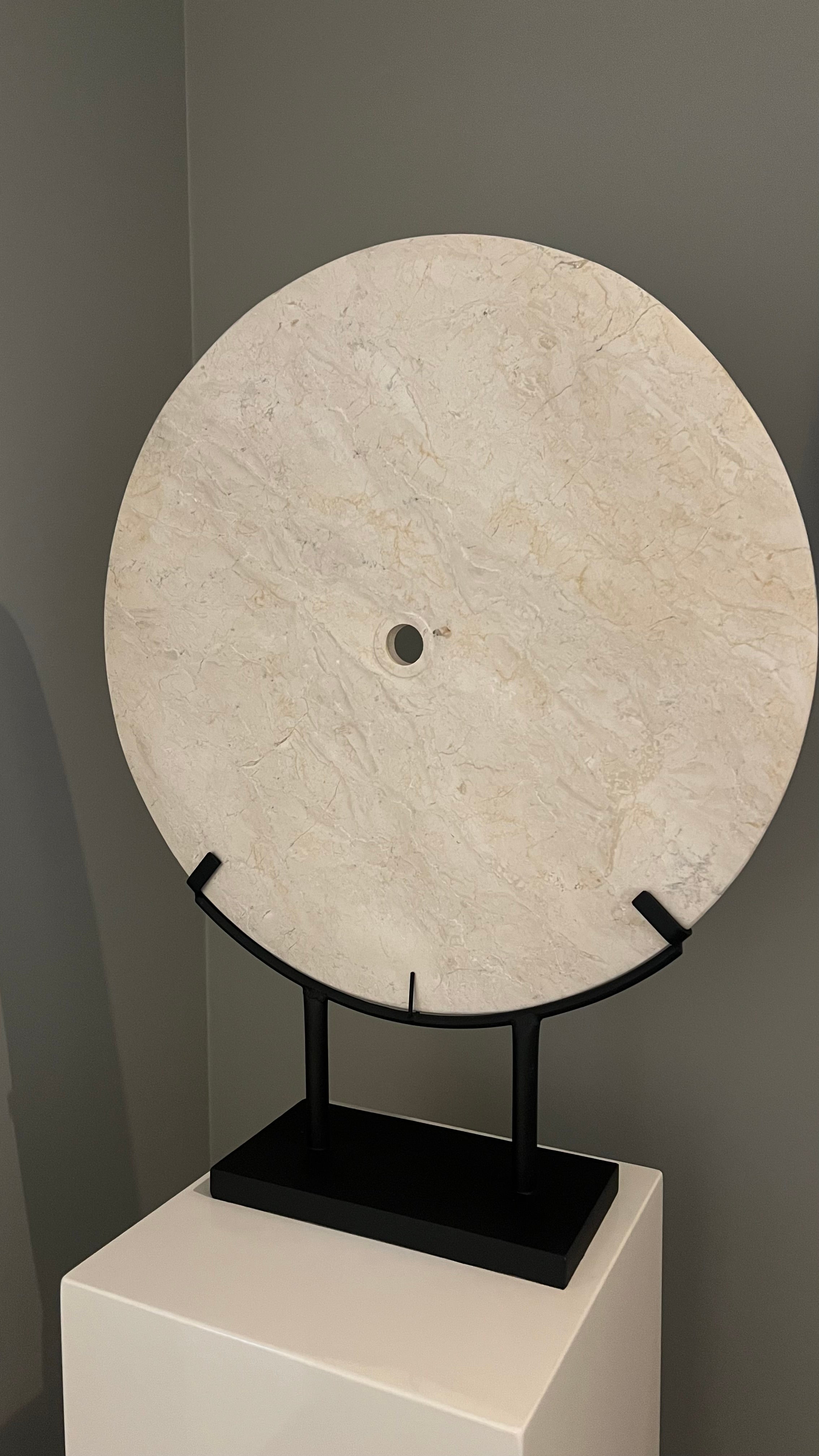 Marmer molensteen op standaard 60 cm