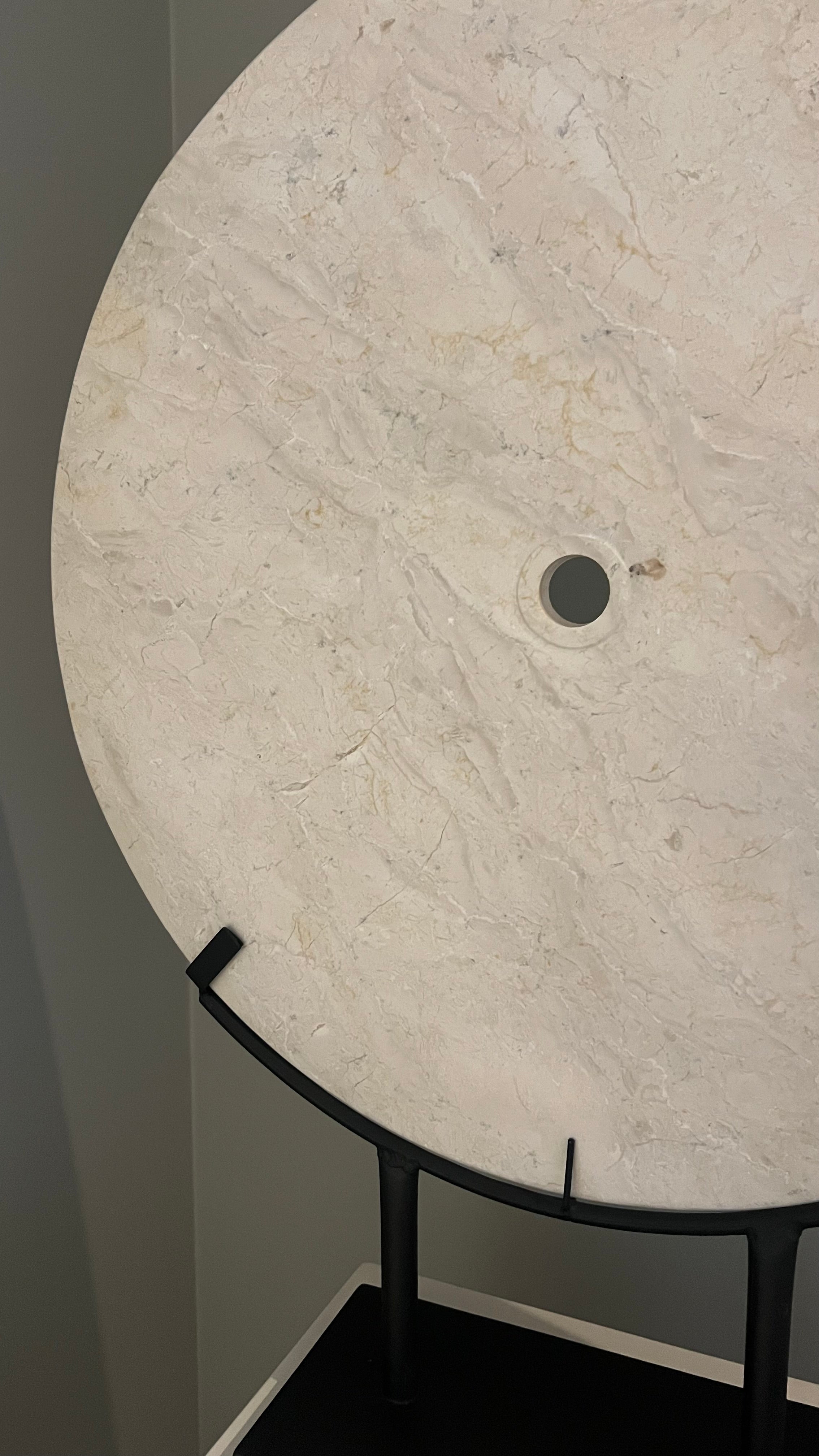 Marmer molensteen op standaard 60 cm