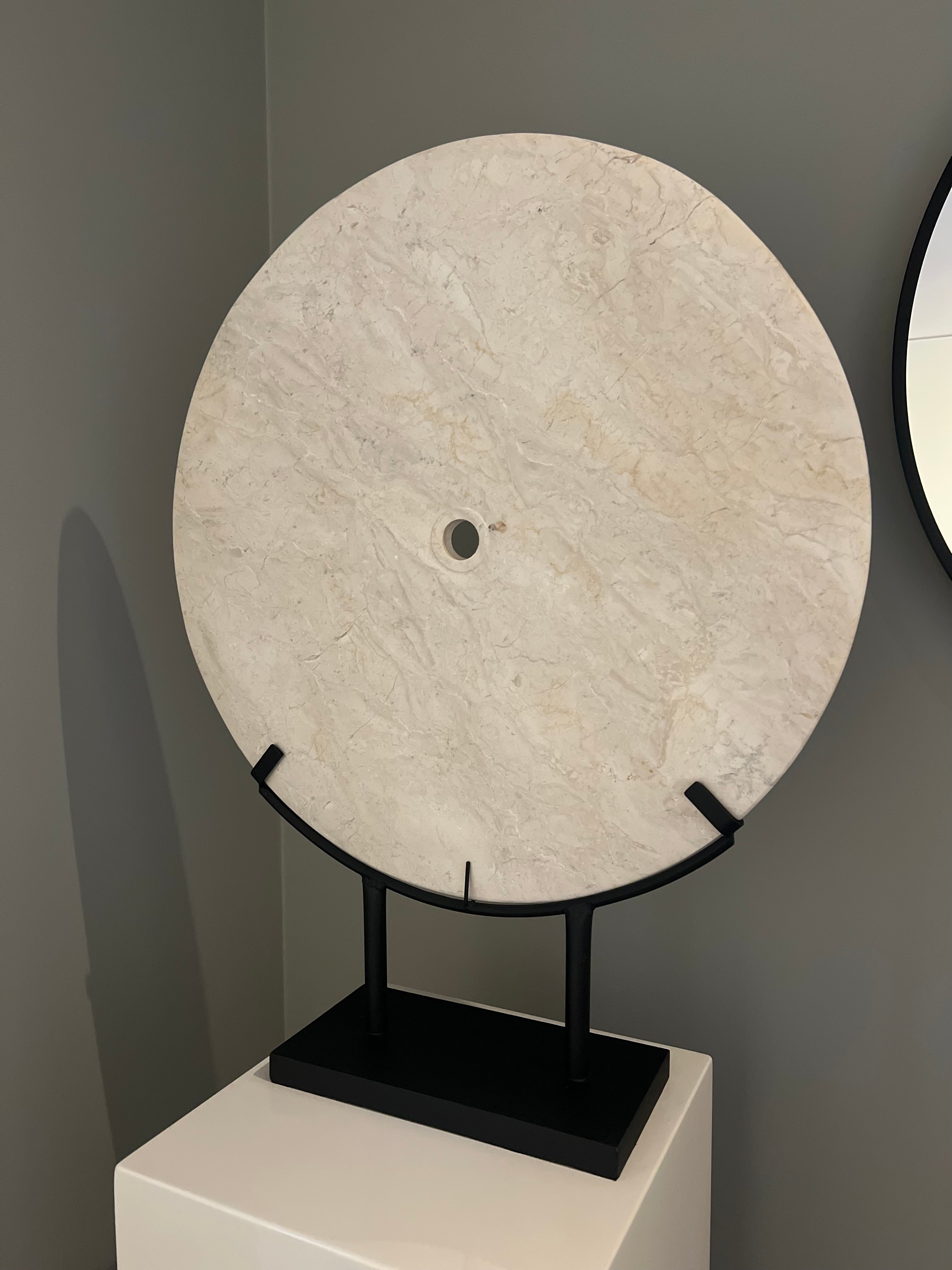 Marmer molensteen op standaard 60 cm