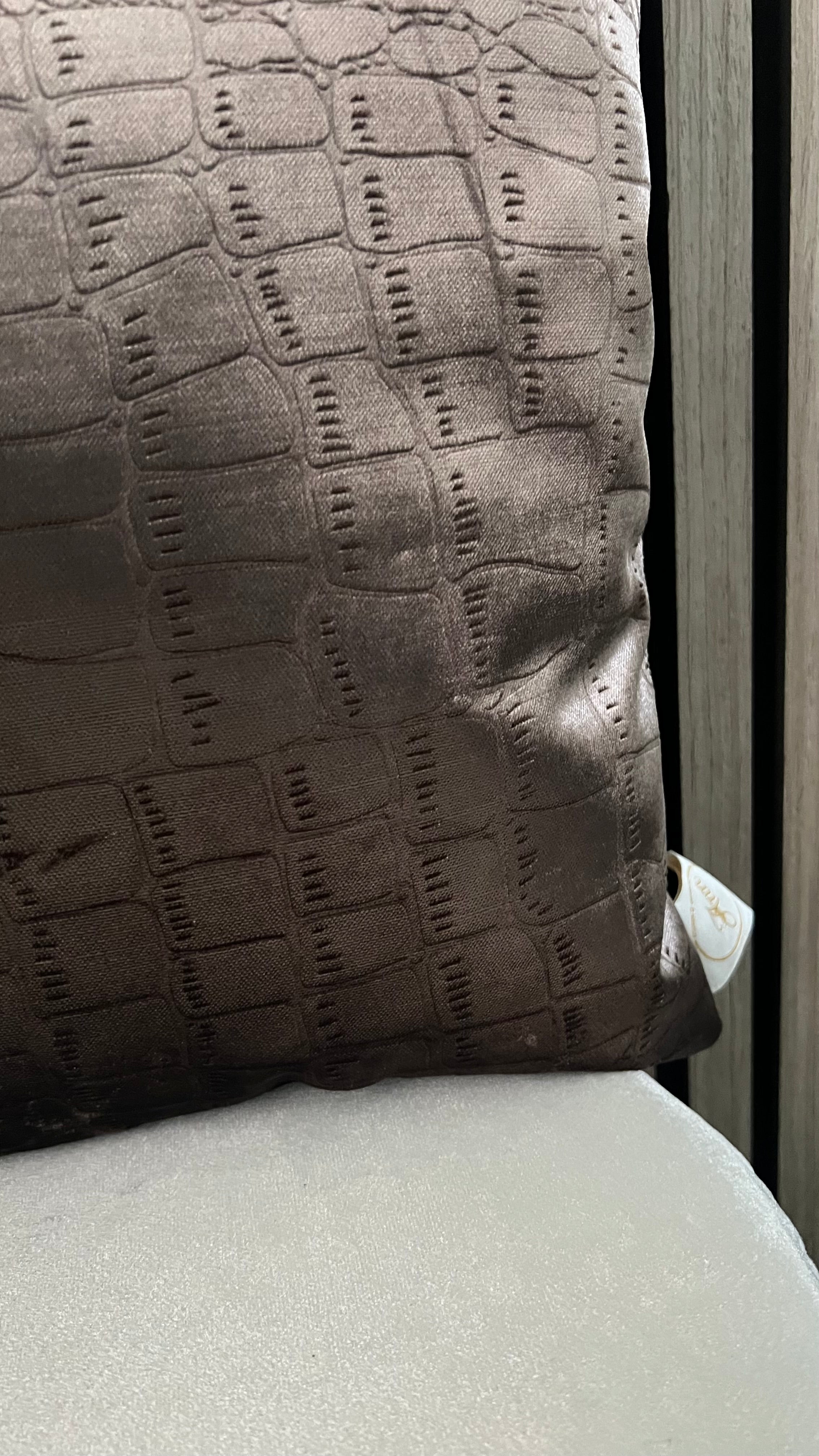 Vierkant croco kussen bruin velvet