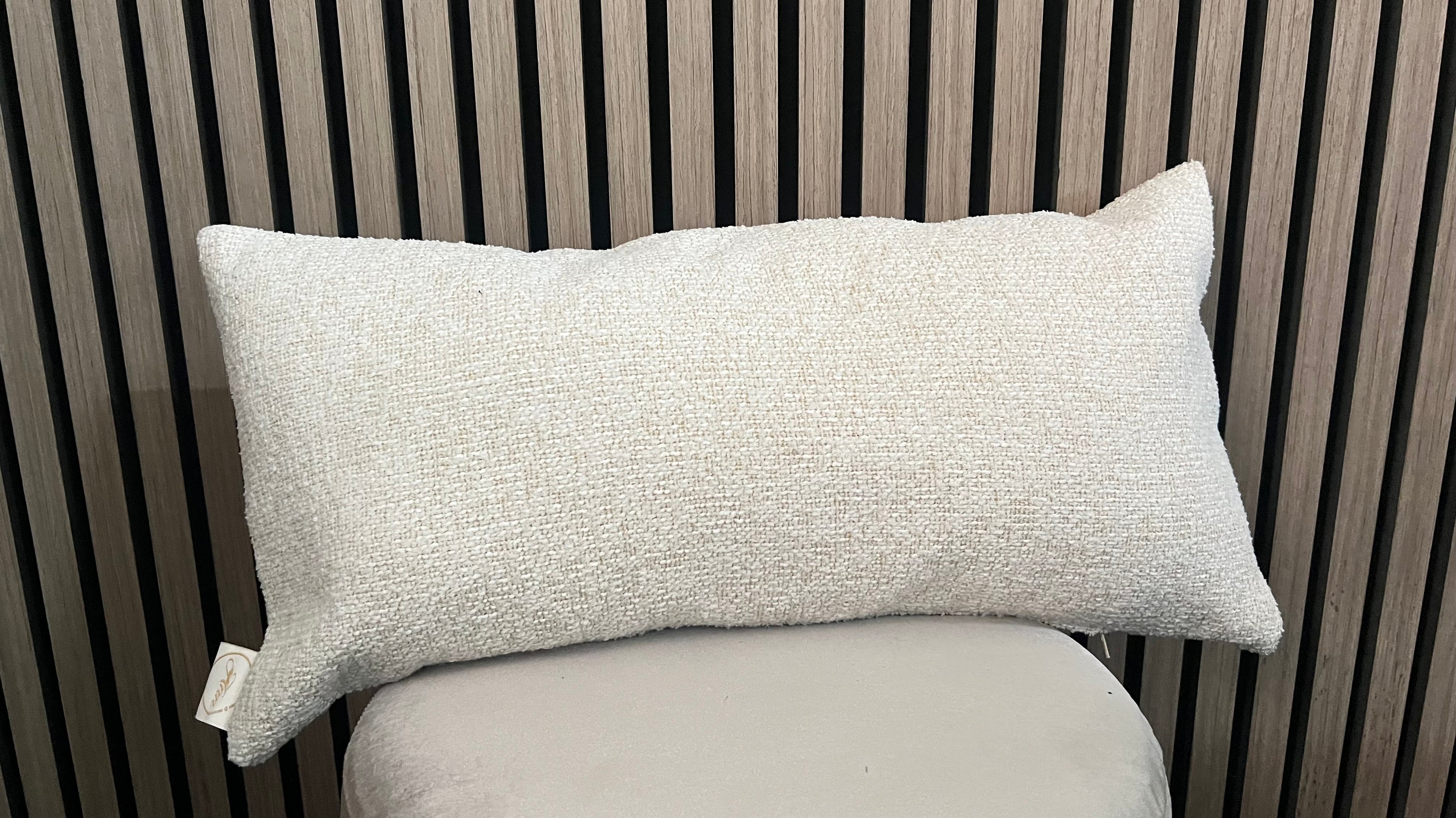 Langwerpig beige kussen