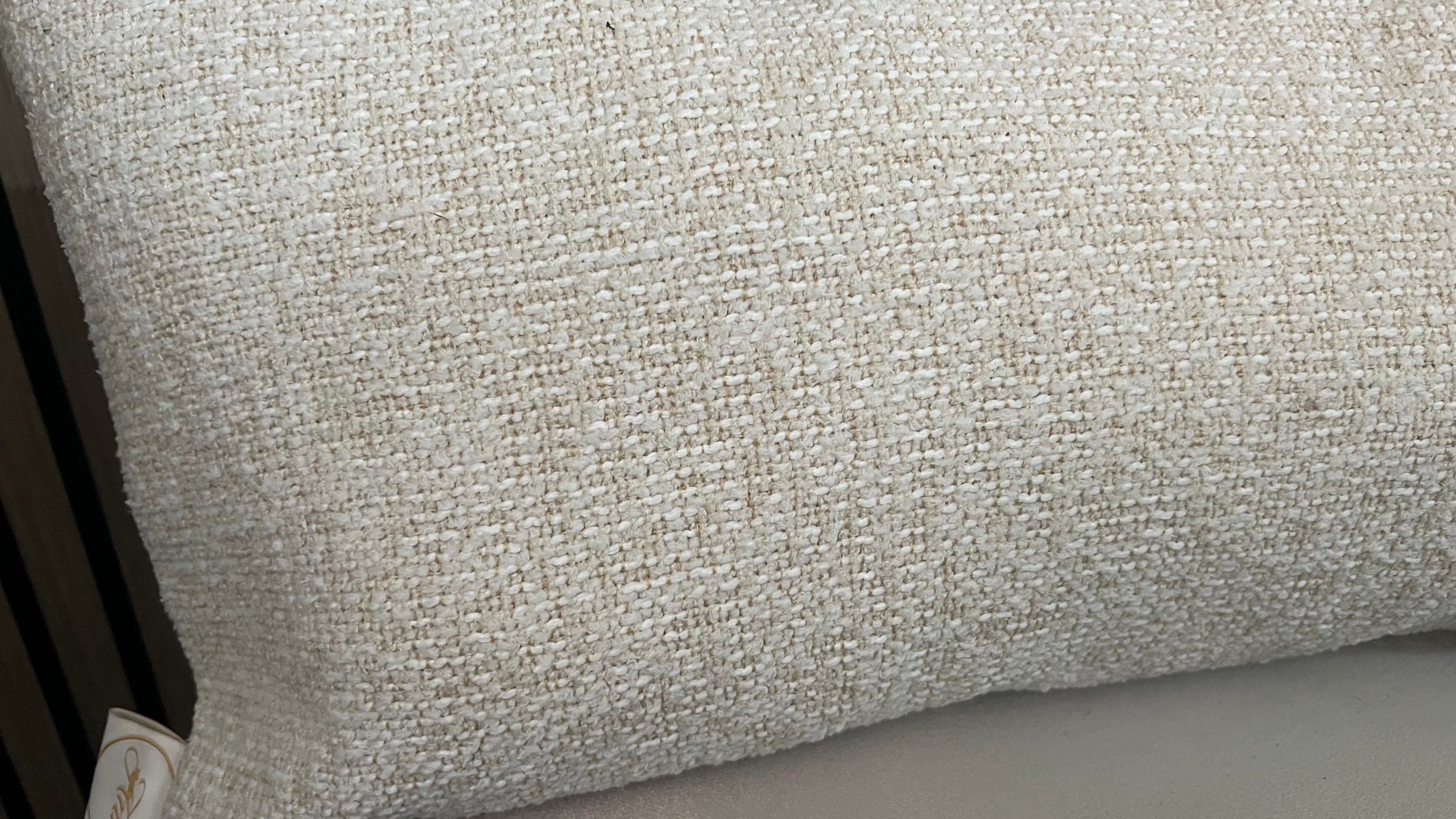 Langwerpig beige kussen