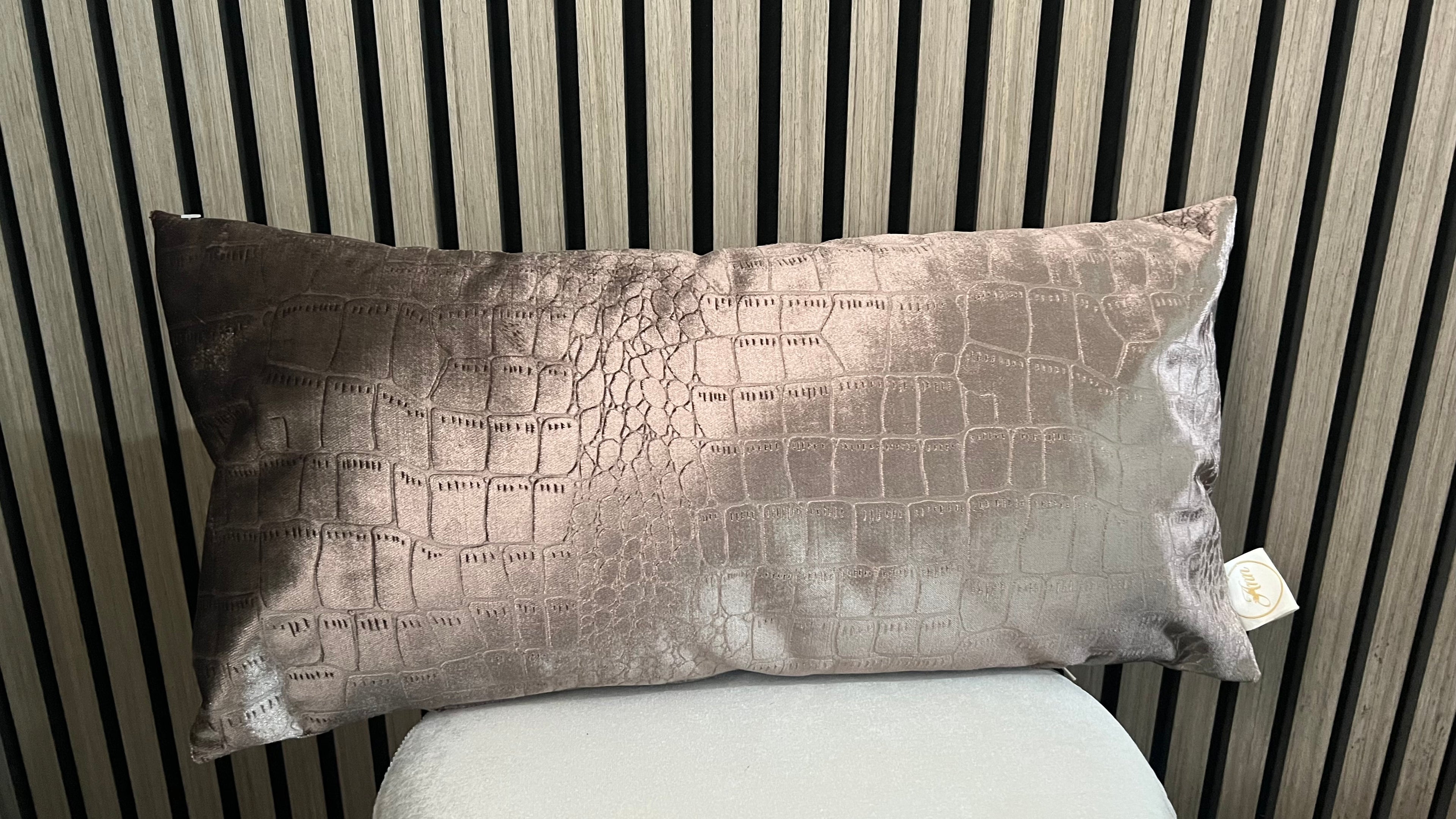 Langwerpig kussen croco bruin