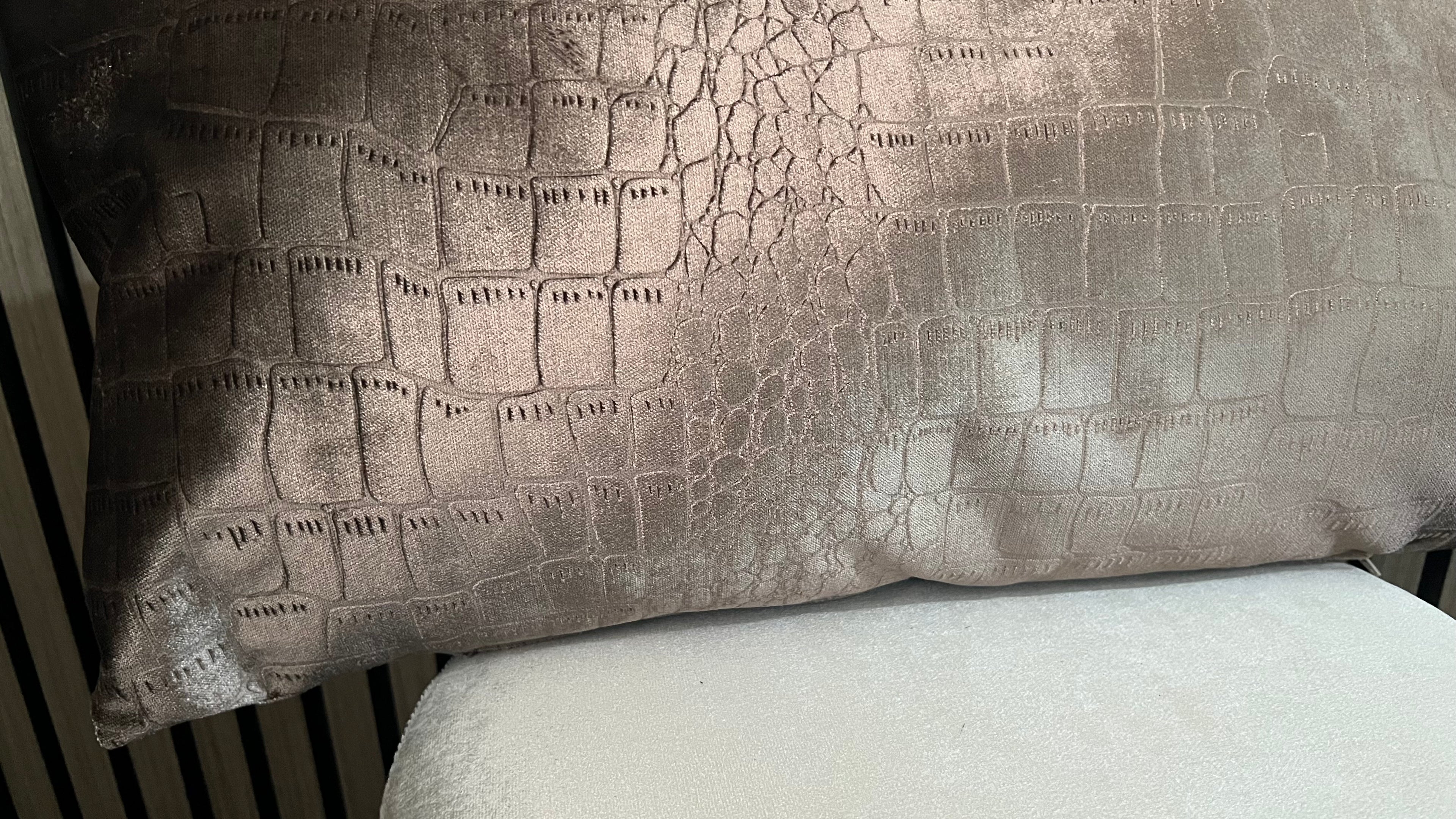 Langwerpig kussen croco bruin