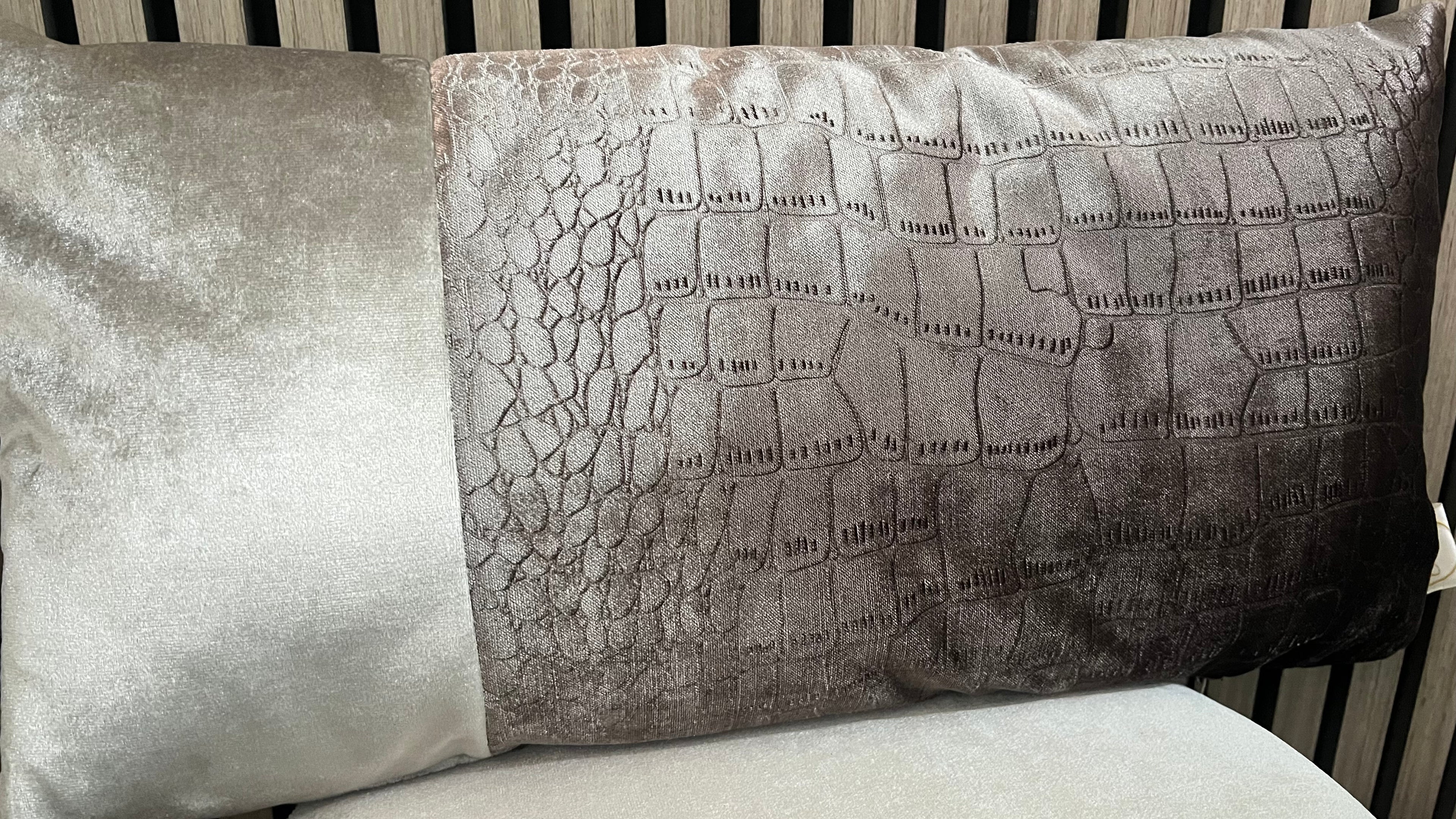 Langwerpig kussen croco/champagne