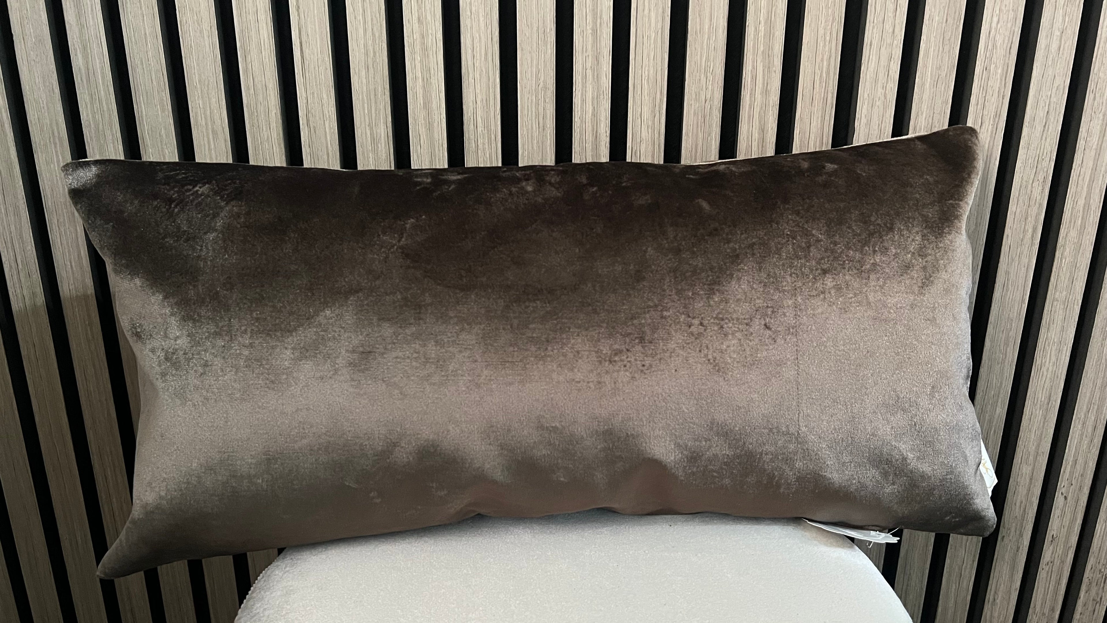 Langwerpig kussen bruin velvet