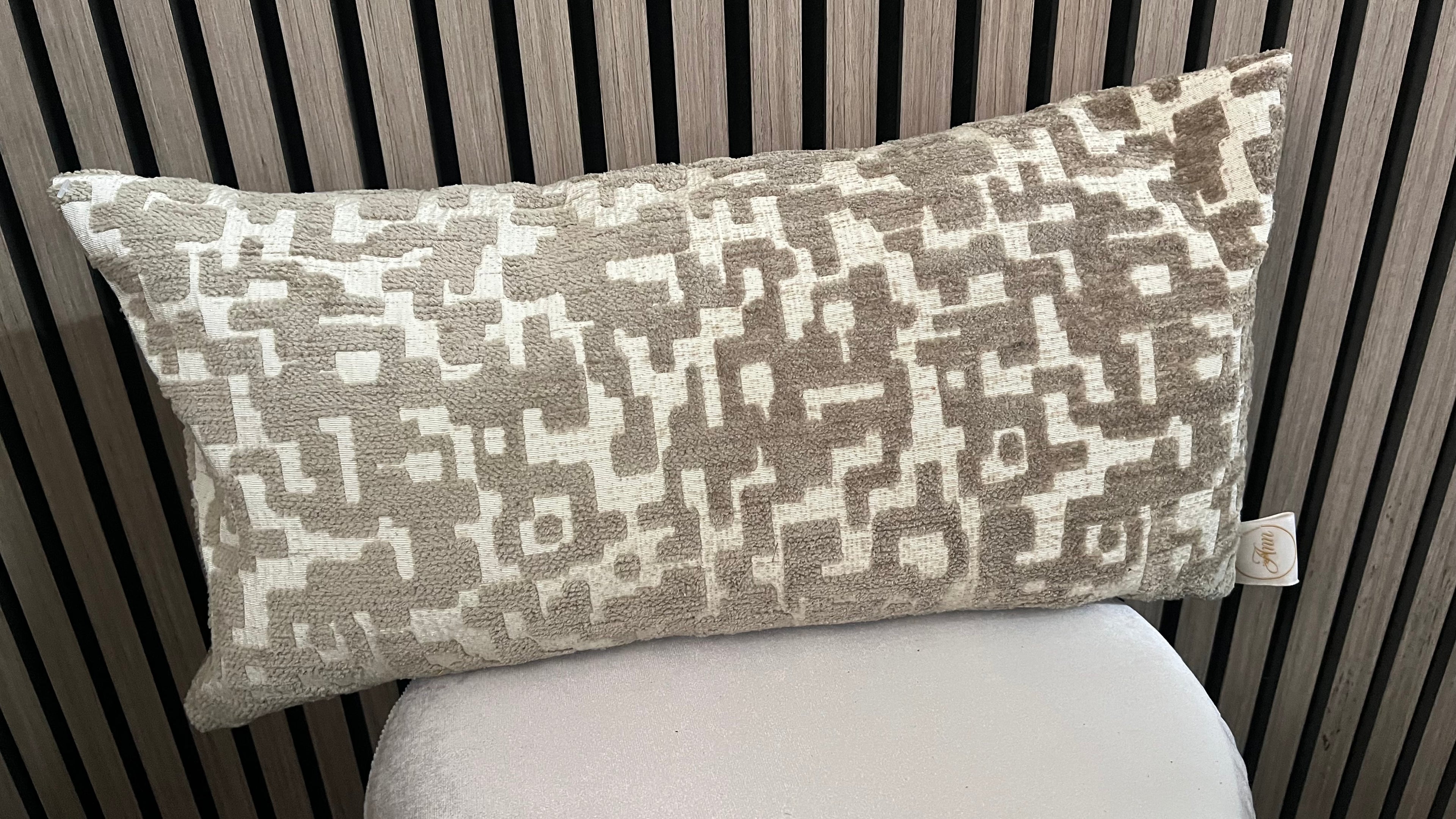 Langwerpig kussen geblokt