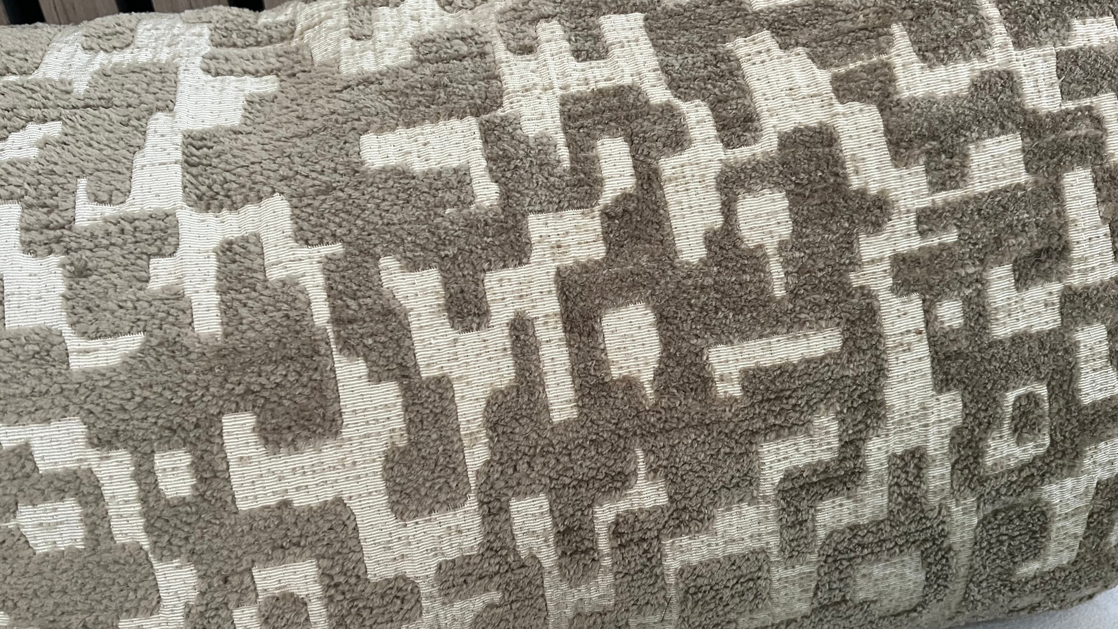 Langwerpig kussen geblokt