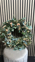 Krans met zalmkleurig limonium