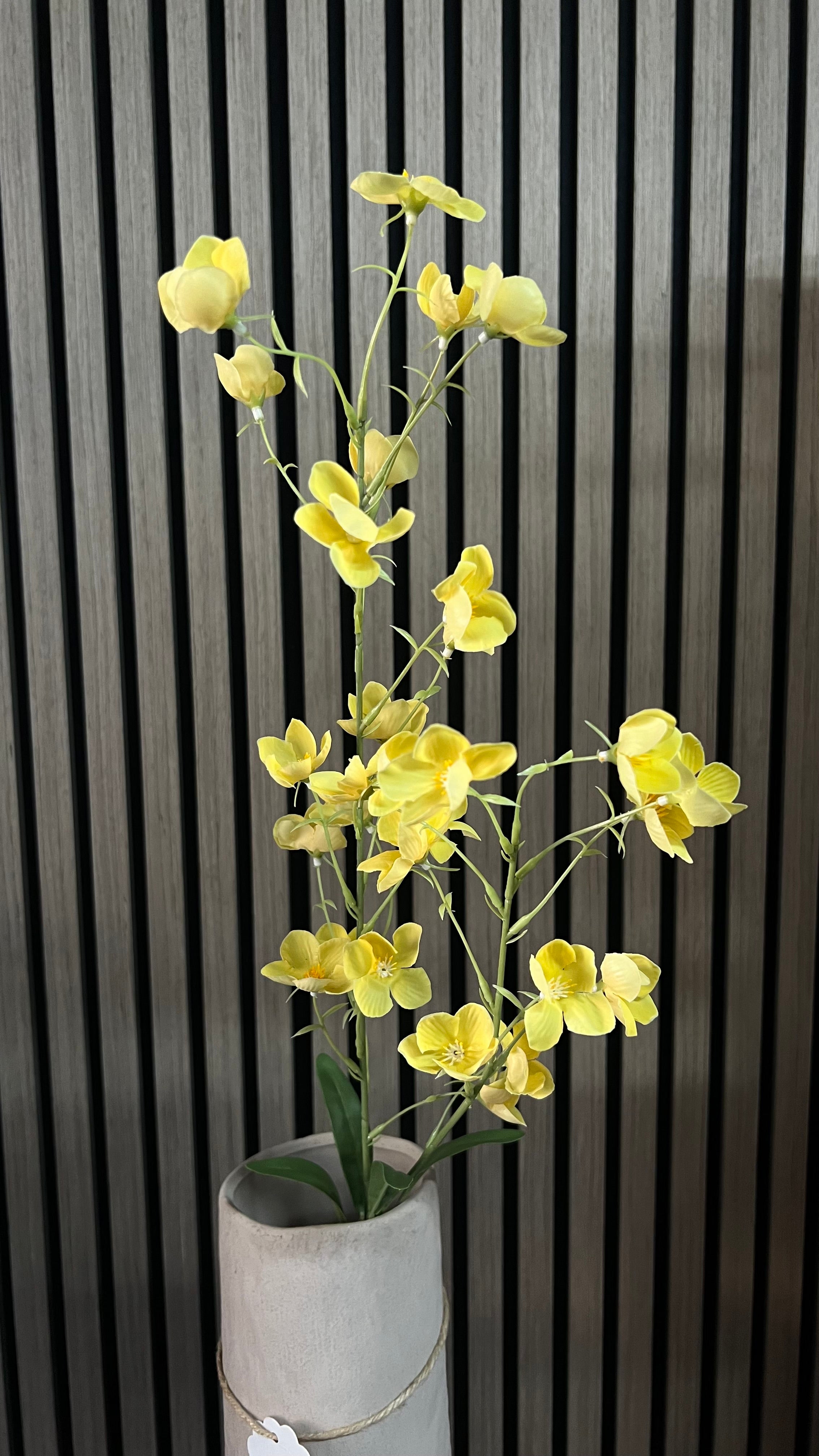 Kunstbloem Geel – Elegante Voorjaarsbloem