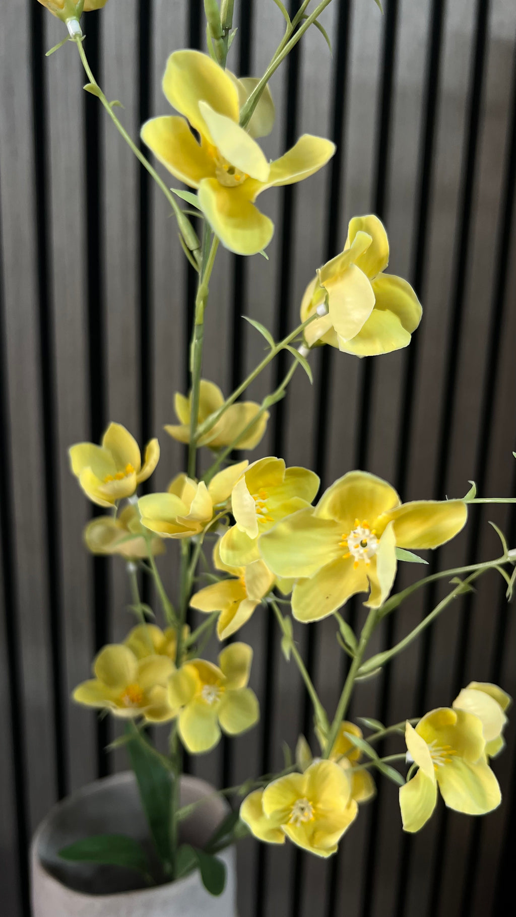 Kunstbloem Geel – Elegante Voorjaarsbloem