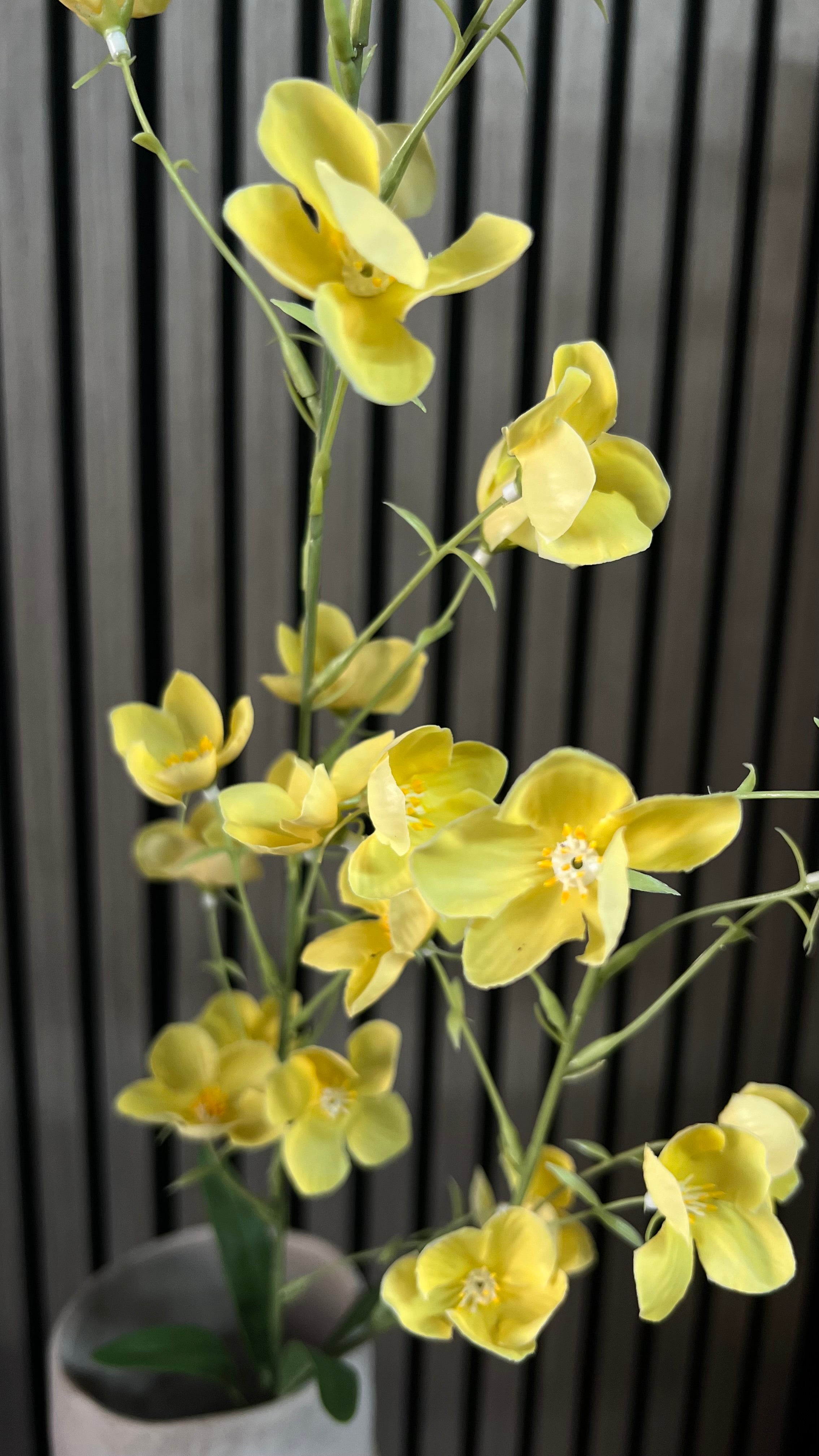 Kunstbloem Geel – Elegante Voorjaarsbloem
