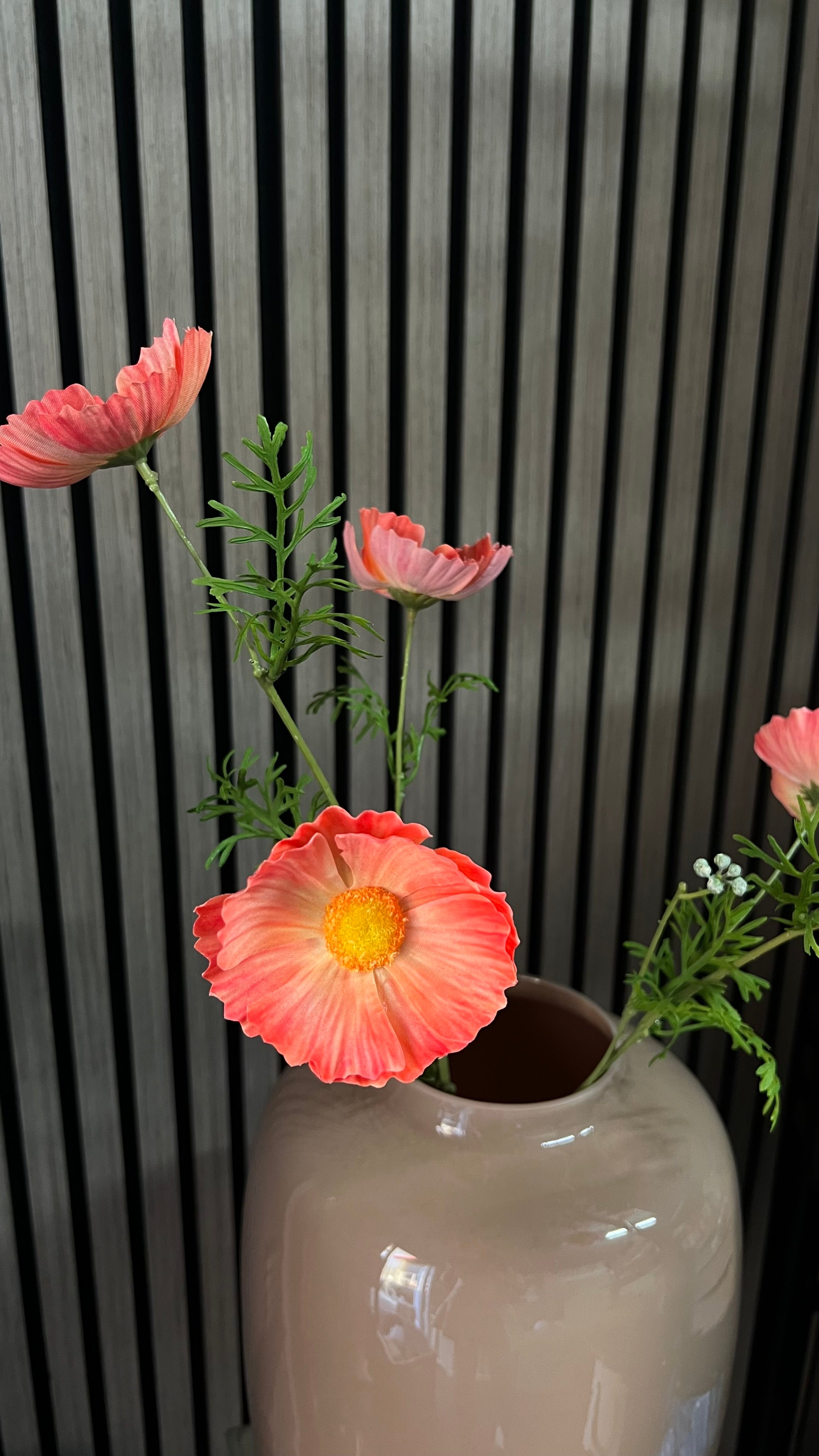 Kunsttak Cosmea Koraal – Luchtige Bloemenpracht