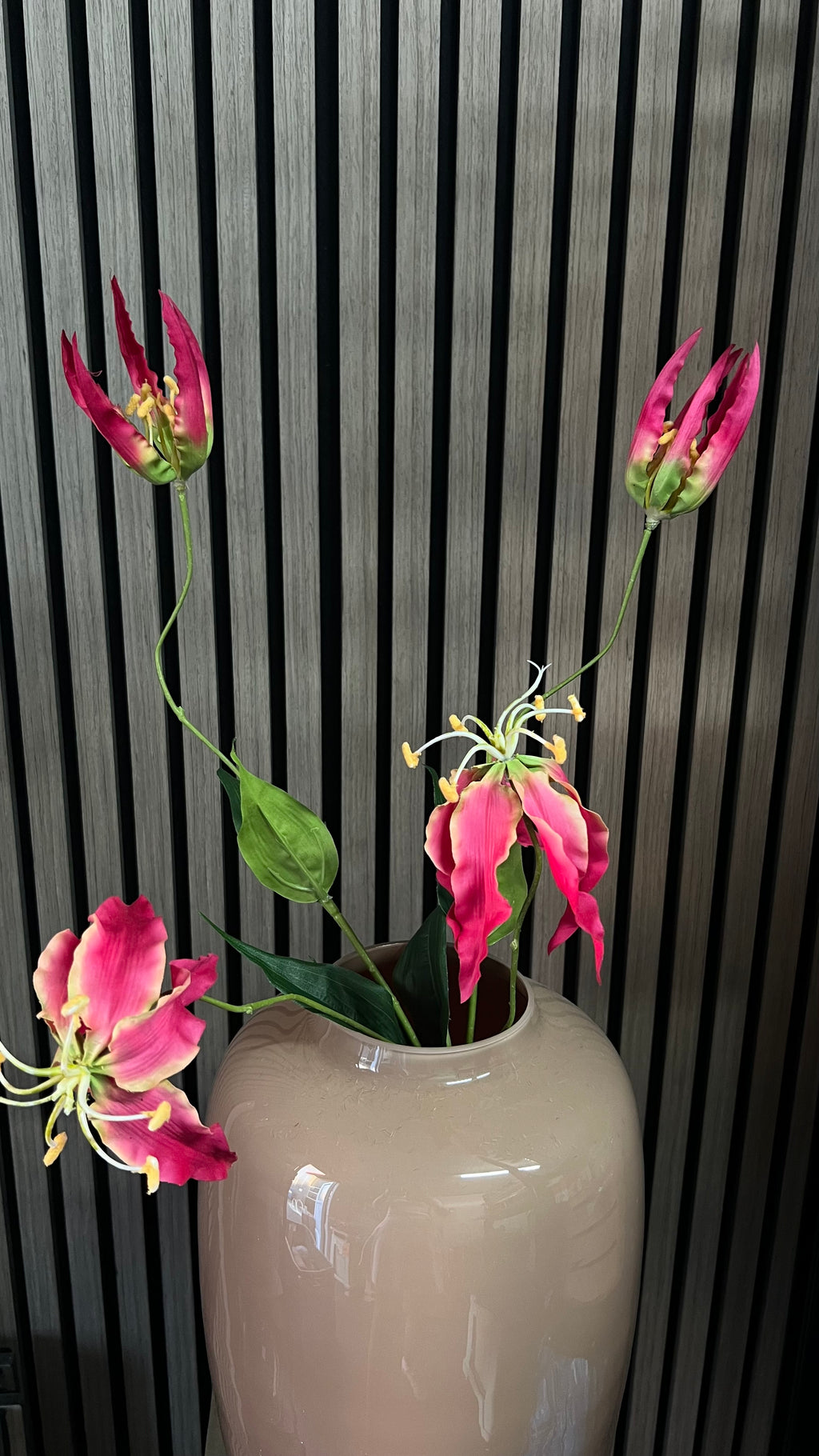 Kunsttak Gloriosa Fuchsia – Exotische Eyecatcher