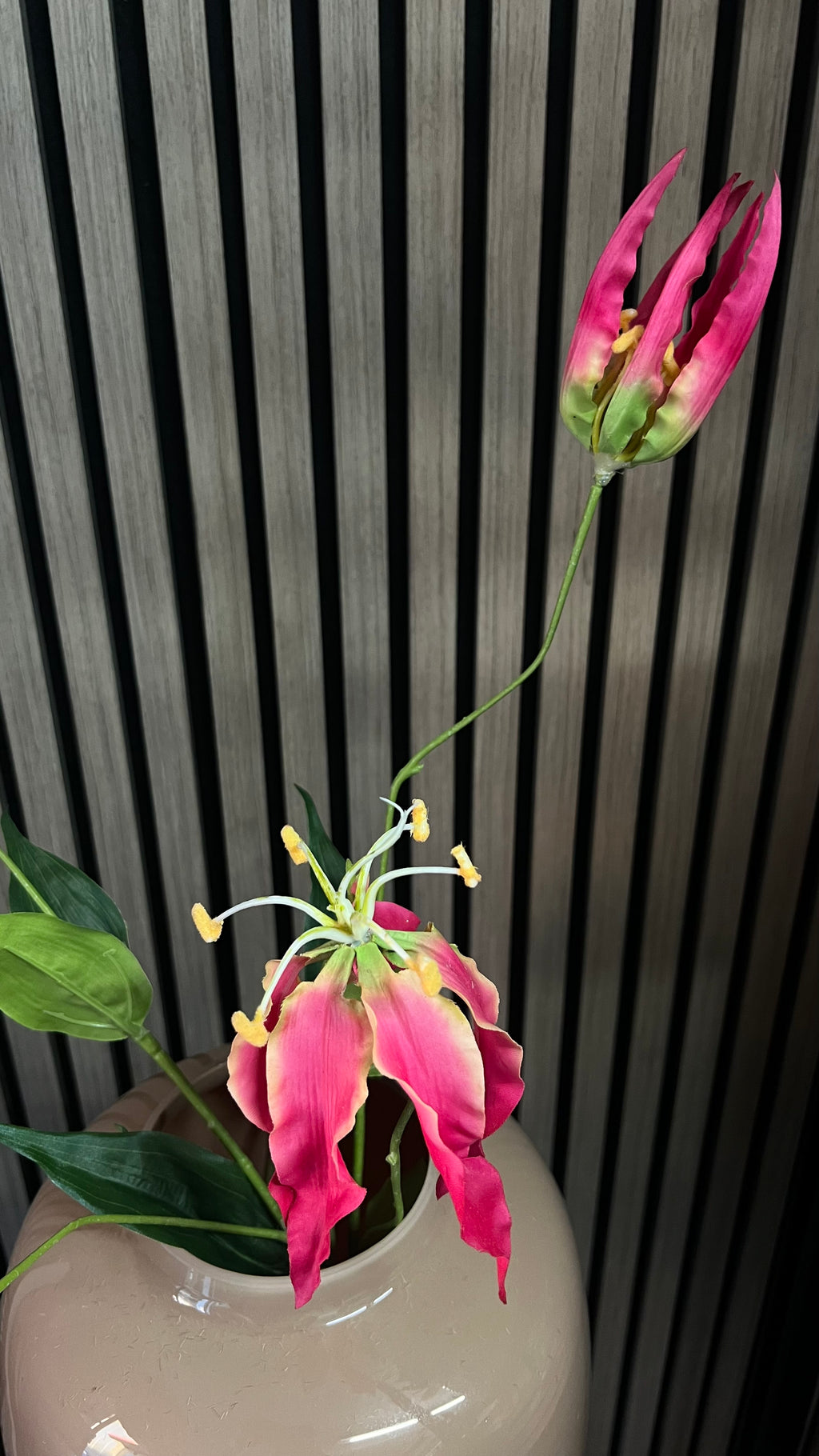Kunsttak Gloriosa Fuchsia – Exotische Eyecatcher