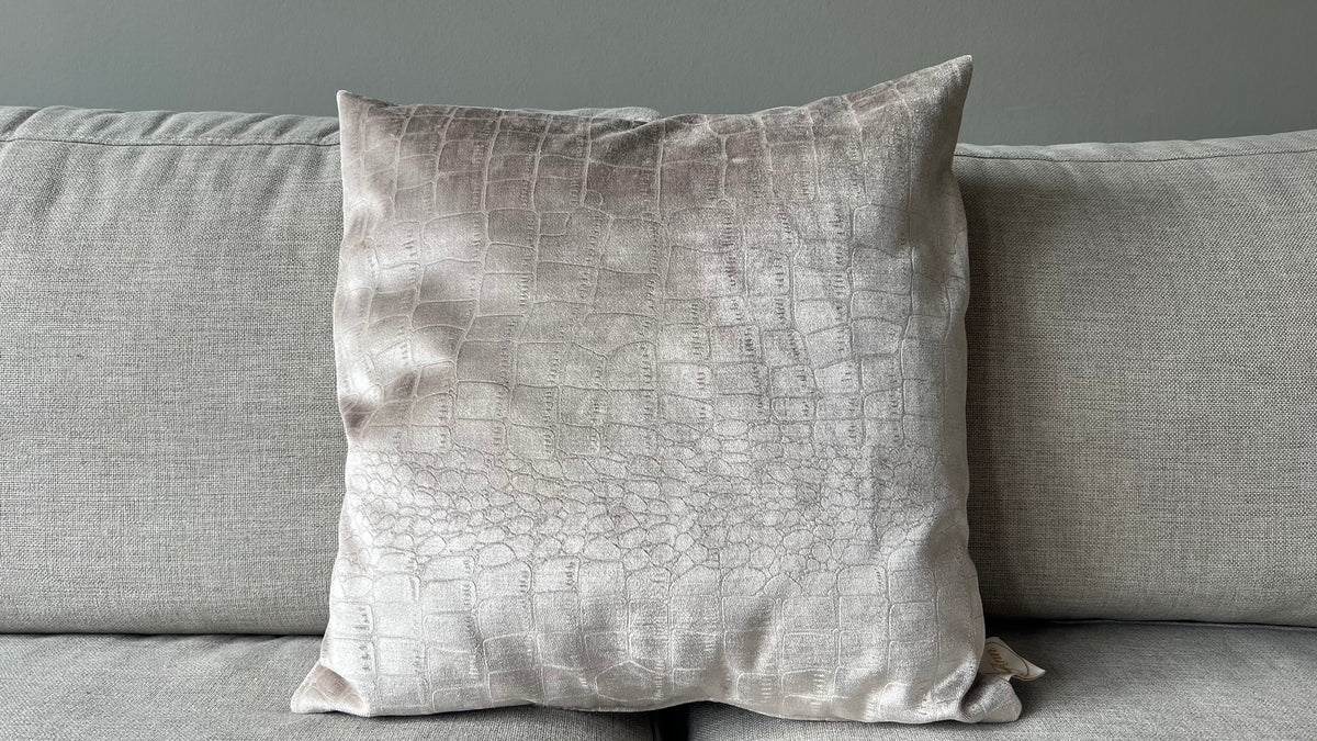 Croco Velvet Beige – Luxe Sierkussen | Croco Design